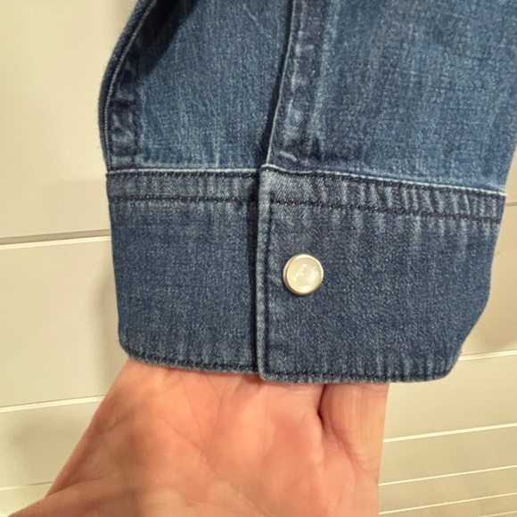 Tahari denim pearl snap button up denim long sleeve shirt size M - Picture 7 of 15